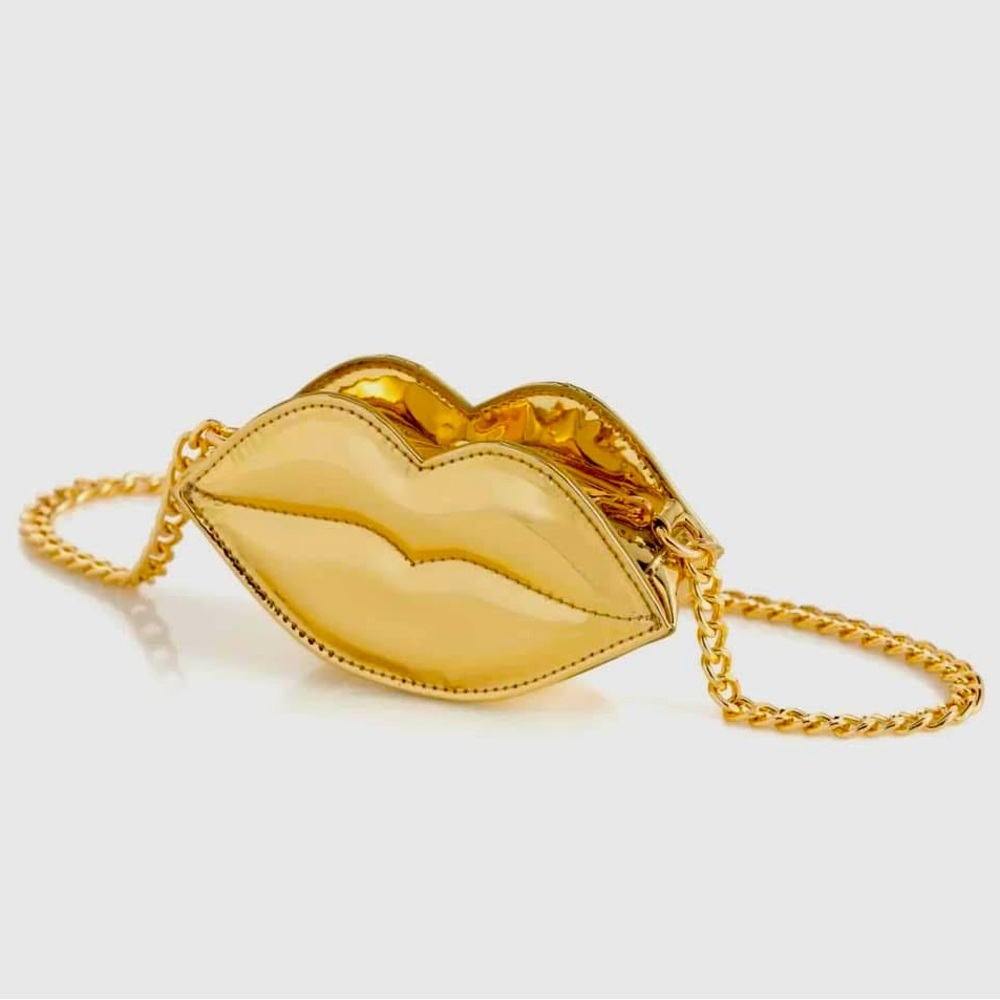 Lips or kiss purse in gold